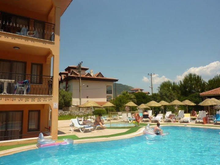 Hotel Leons Sun Village 4*