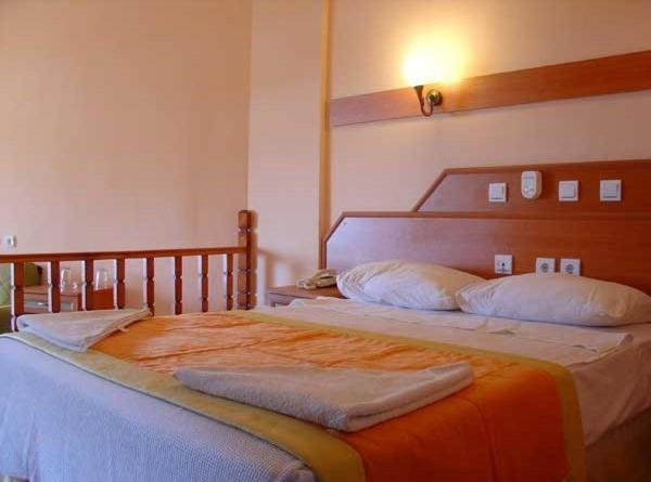 Amos Hotel 2*