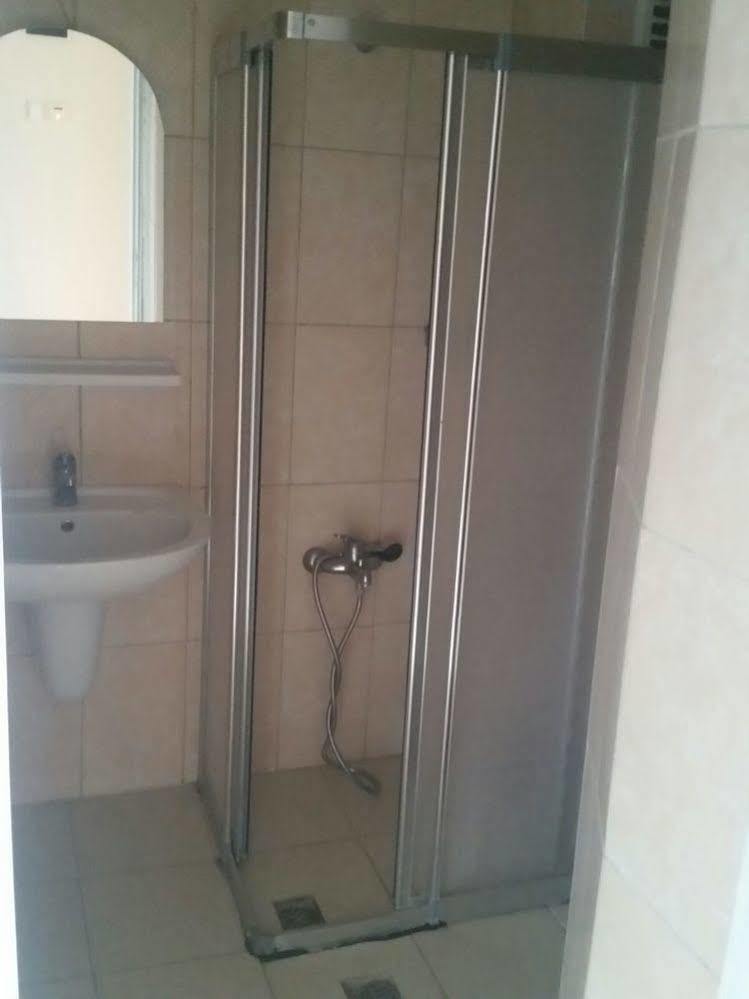 La Hotel *