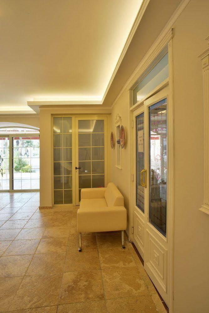 Chateau De Hotel 3*