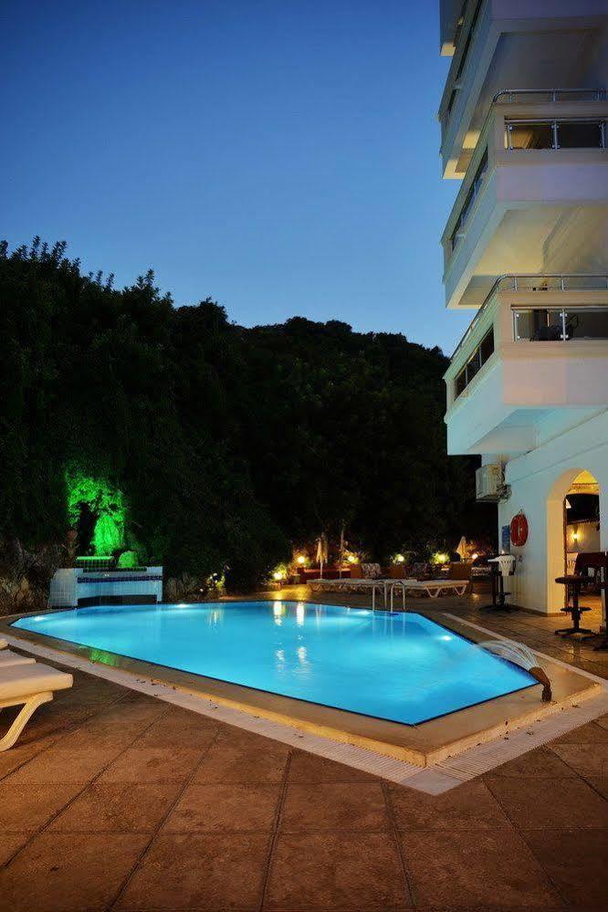Chateau De Hotel 3*