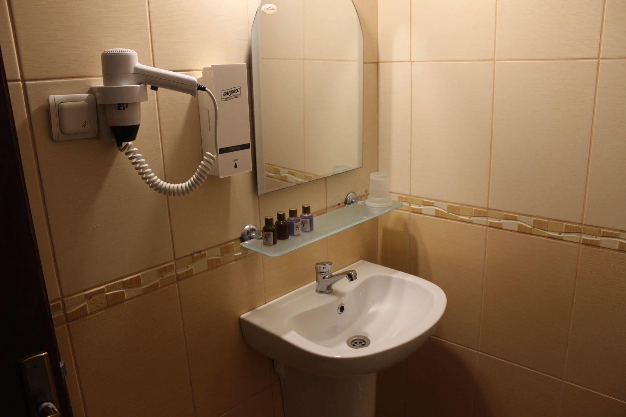 Adonis Hotel