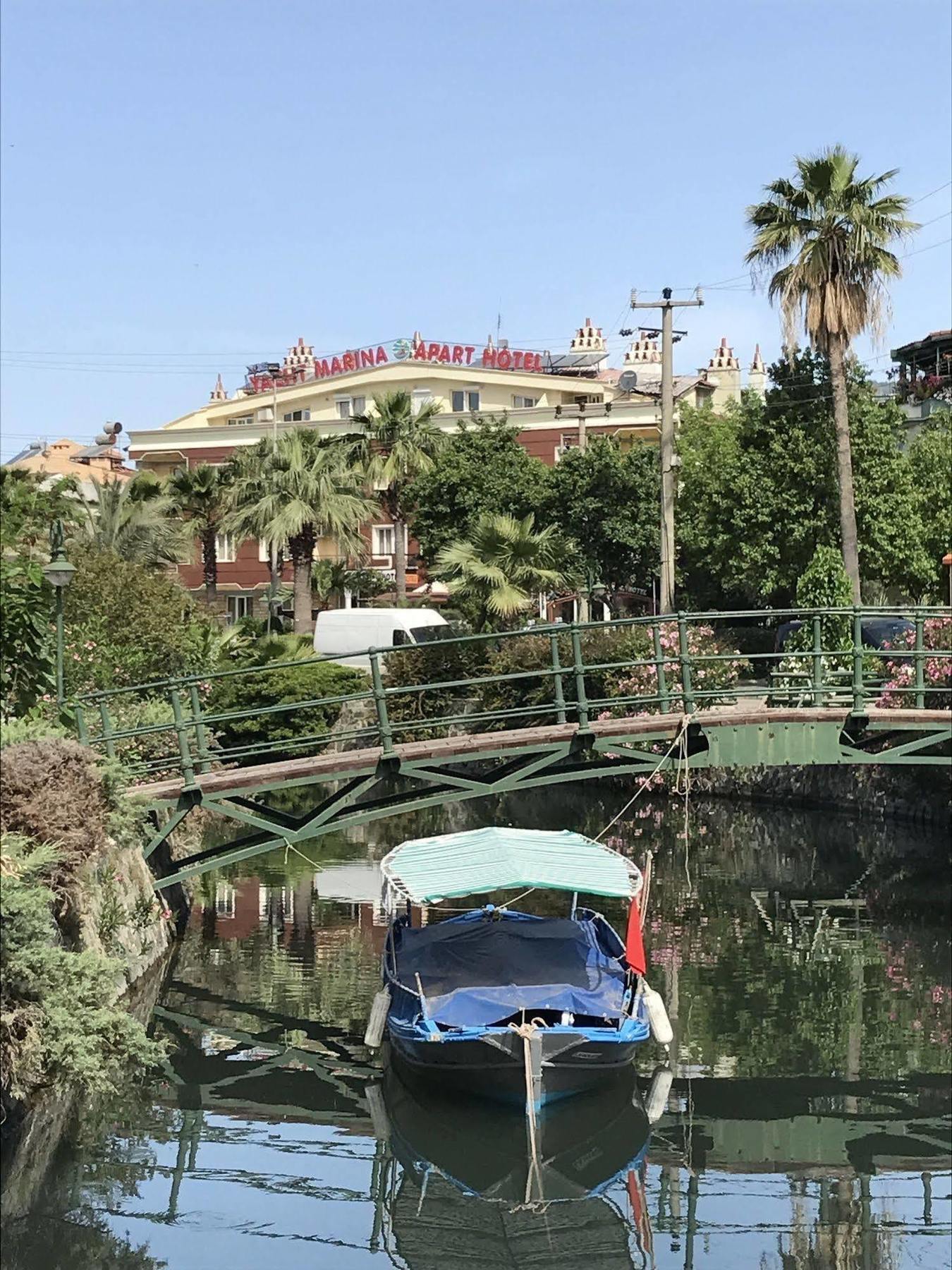 Blue Yacht Marina Aparthotel