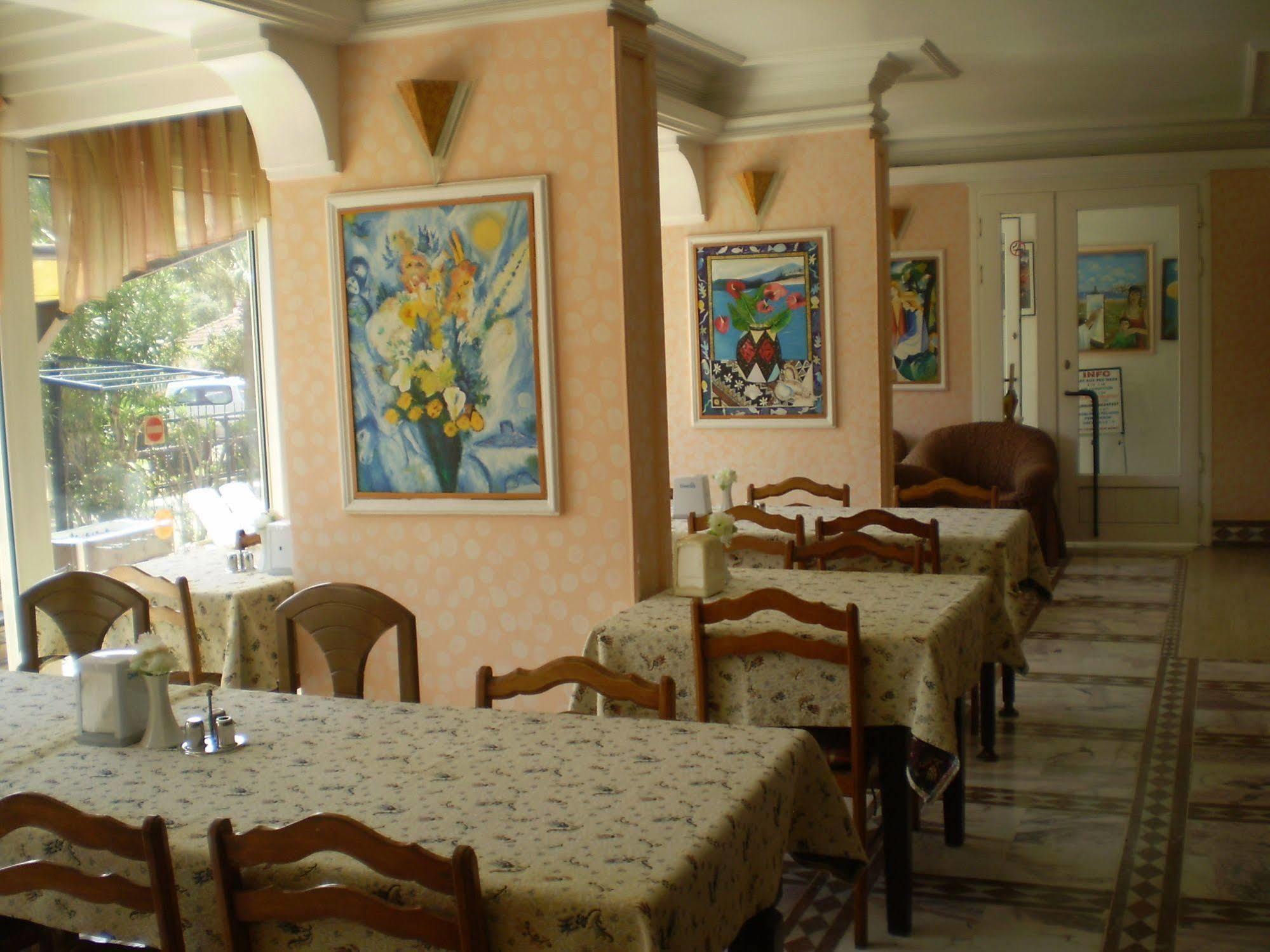 Blue Yacht Marina Aparthotel 4*