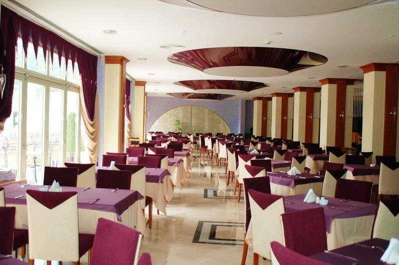 Deluxe Pinetapark 4*
