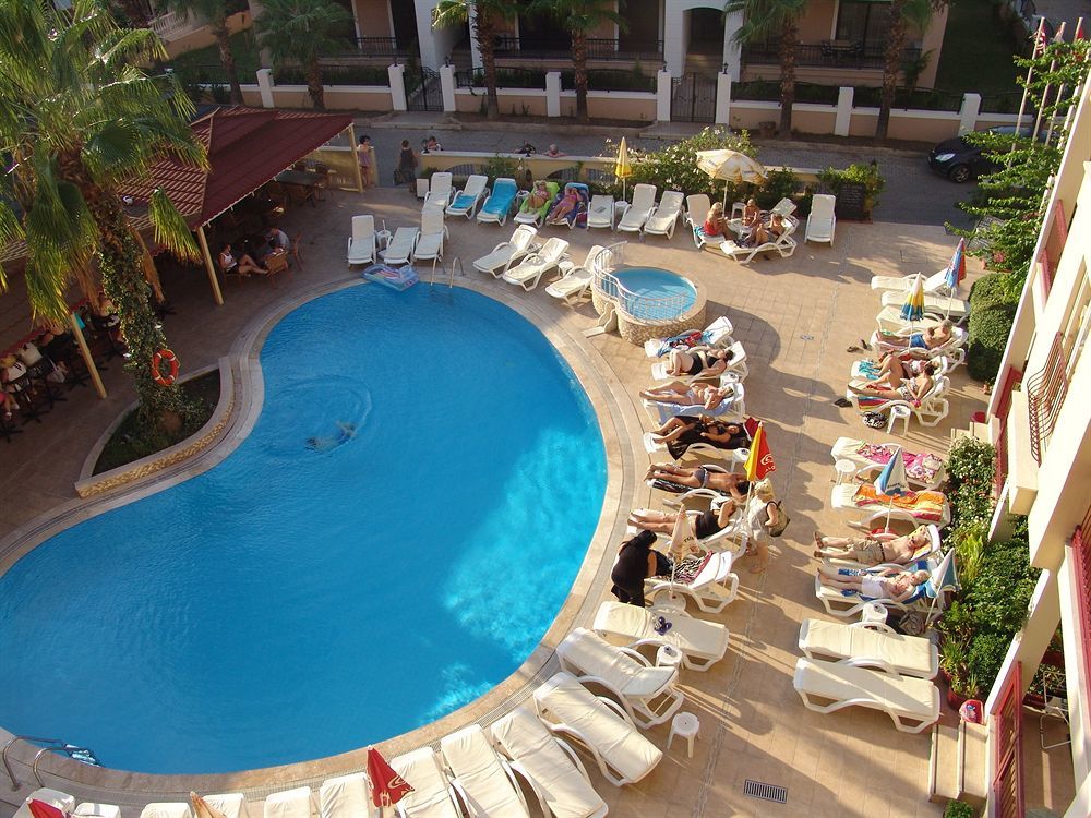 Club Amaris Aparthotel 3*