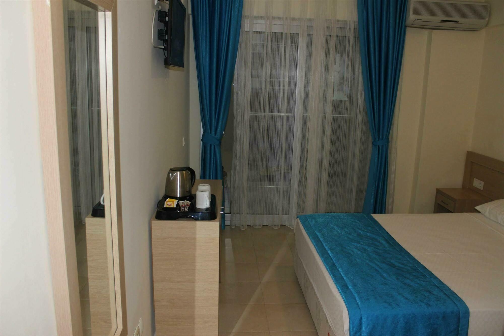 Adonis Hotel