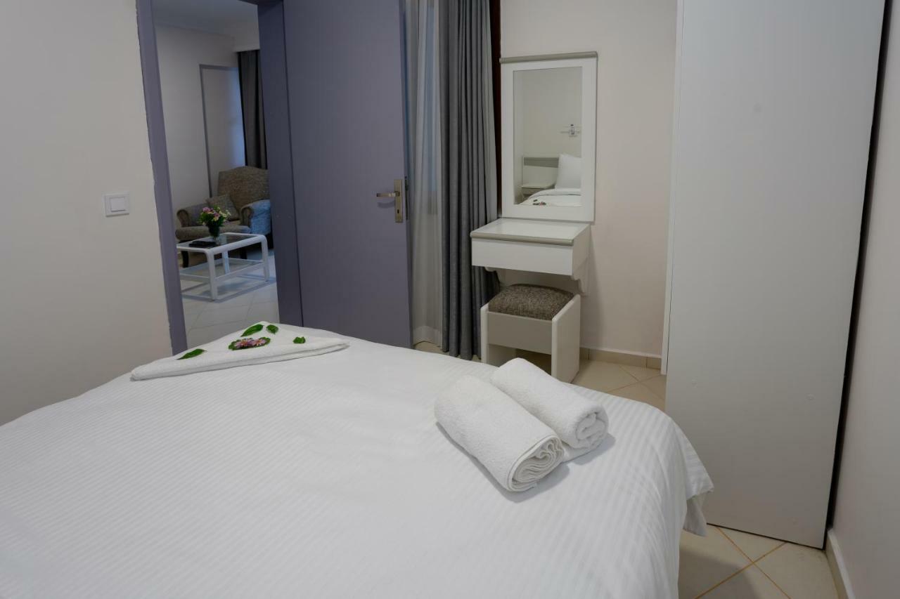 Mitos Aparthotel