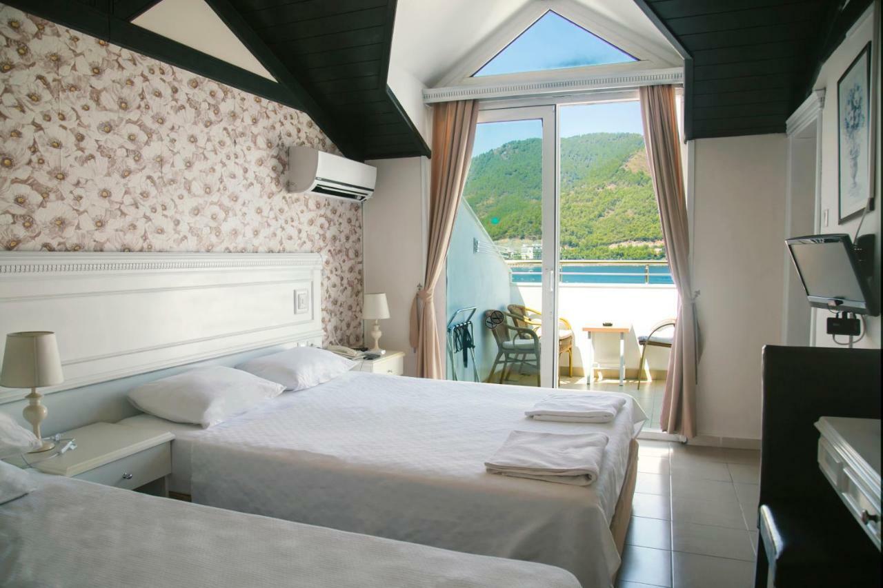 Chateau De Hotel 3*