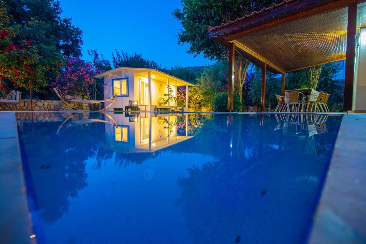 Damla Sogut Daily Weekly Villa *
