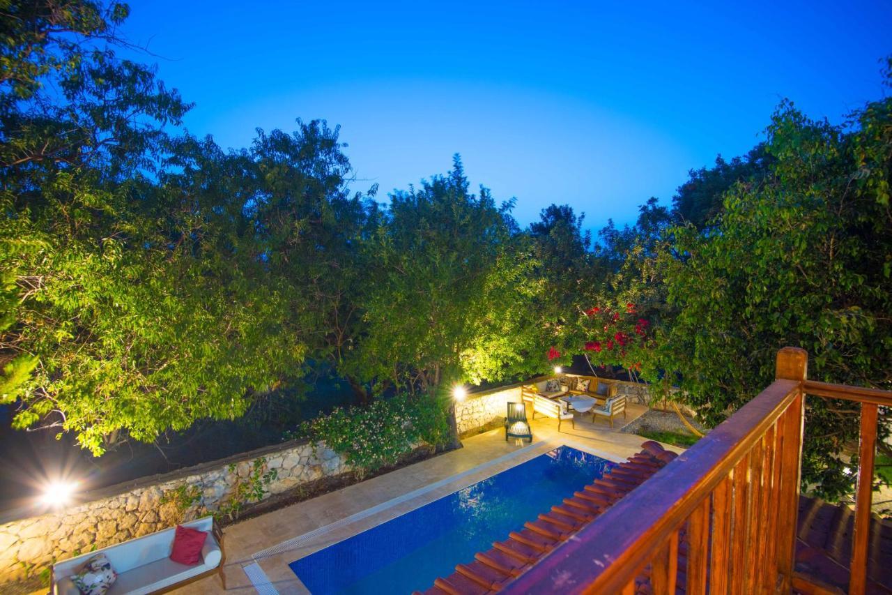 Damla Sogut Daily Weekly Villa
