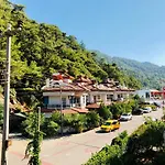 Belmaris Apartments