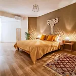 Lara\'S Home