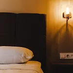 Avisos Hotel And Apartments