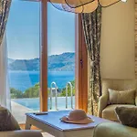 Villa Yasemin Marmaris Soeguet\'De Oezel Havuzlu Villa