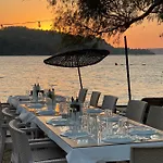 Marimare Beach & Bungalow