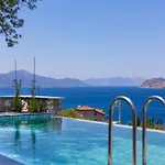 Villa Sakiz Marmaris Soeguet\'De Oezel Havuzlu Kiralik Villa