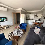 Size Oezel Havuzlu Otoparkli Ev