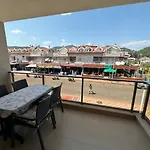 Size Oezel Havuzlu Otoparkli Ev