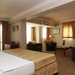 Julian Club Hotel