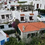 Castle81Homes Yellow-Sari , Sea View House