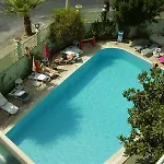 Maxin Apartments