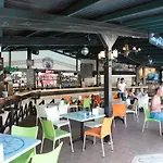Club Turquoise Apart