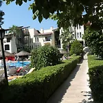 Club Turquoise Apart
