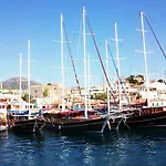 Efe Maris Apart