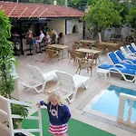 Efe Maris Apart
