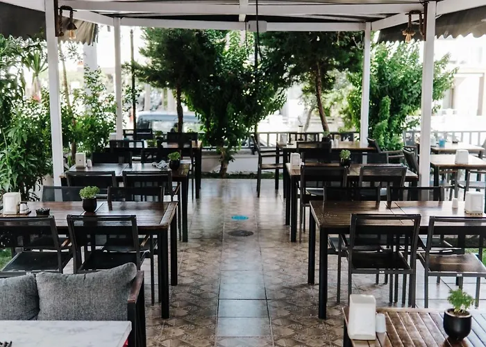 Avisos Hotel And Apartments