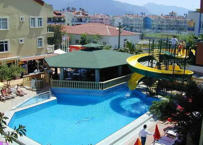 Maxwell Holiday Club