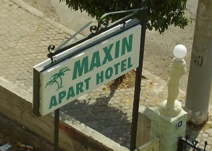 Maxin Apartments
