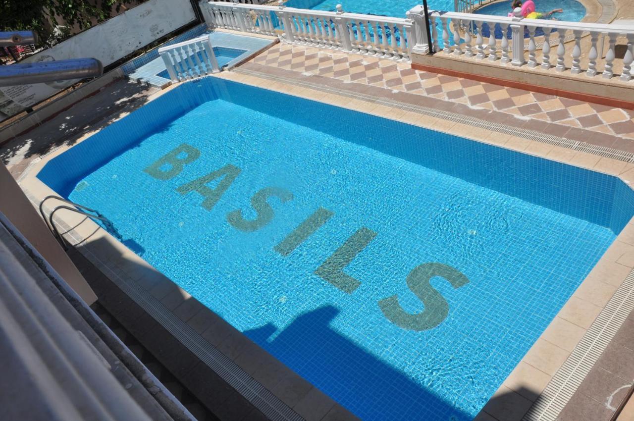 Aparthotel Basils