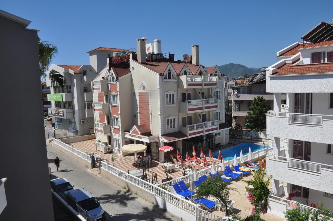 Basils Aparthotel 2*