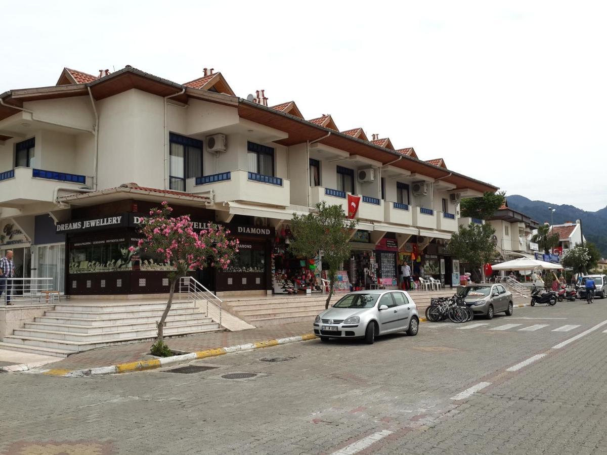 Uysal Apart