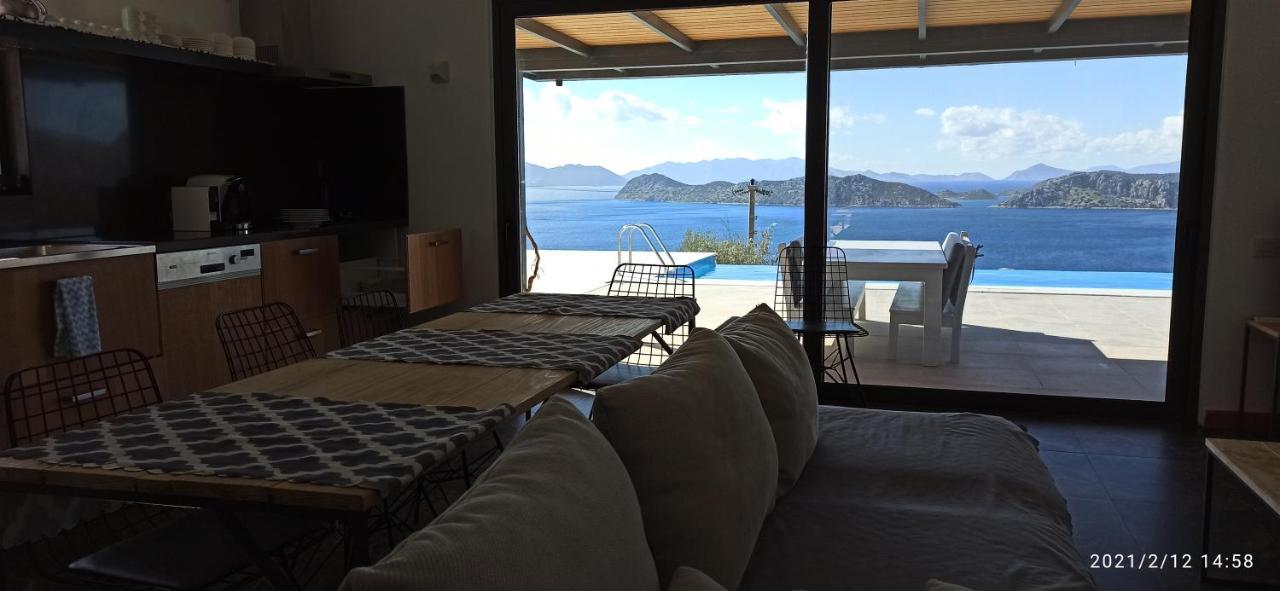 Villa Saranda *