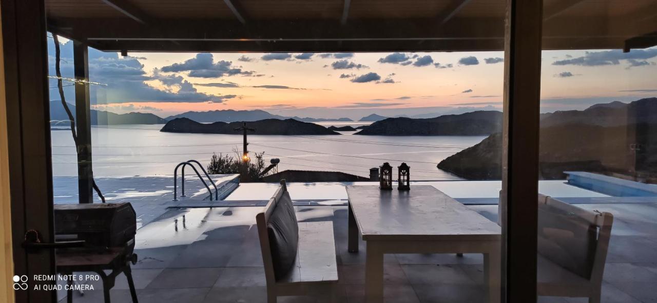 Saranda Villa *