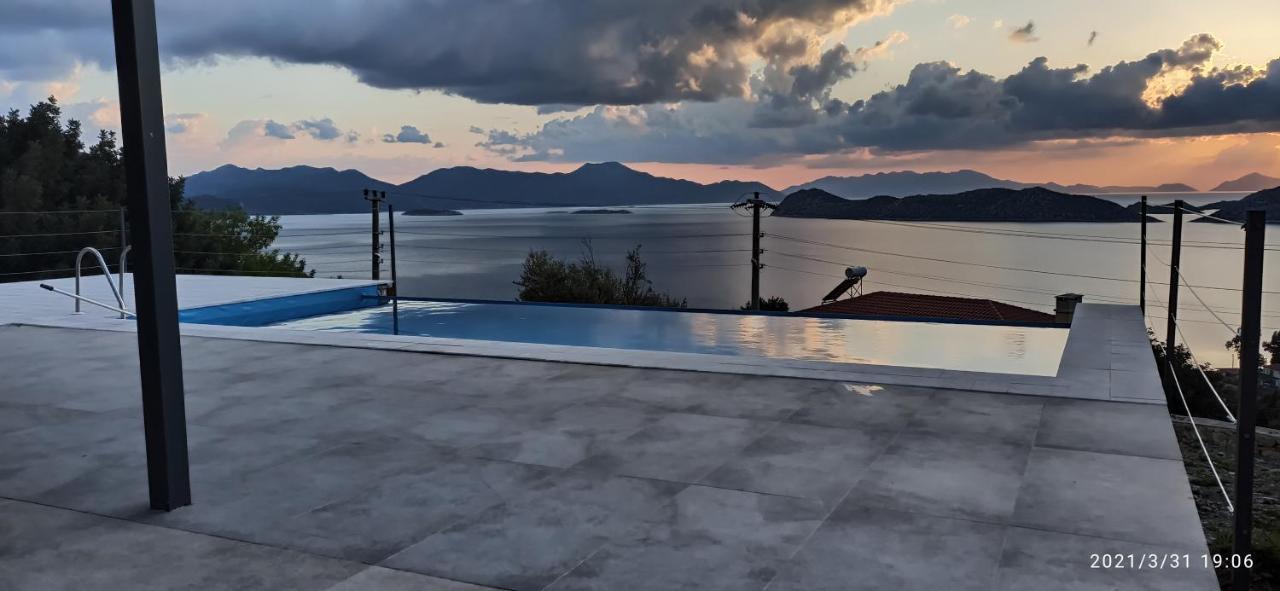 Saranda Villa *