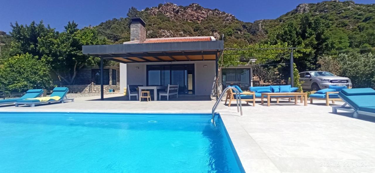 Saranda Villa *