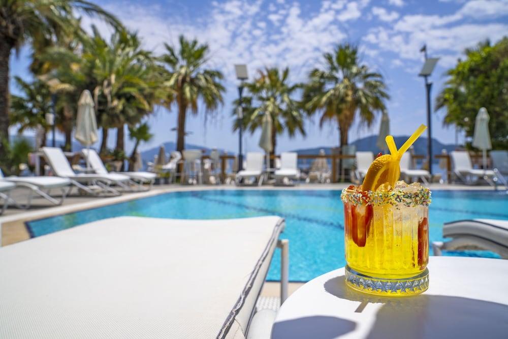 Cettia (adults Only) 4*