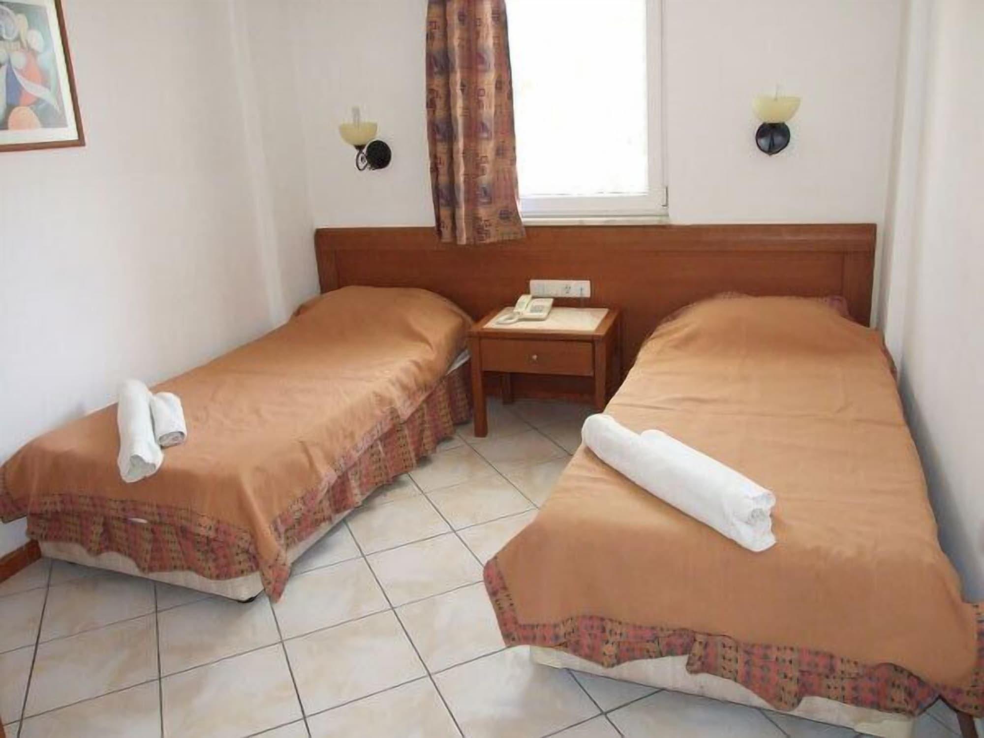 Blue Lagoon Hotel 2*