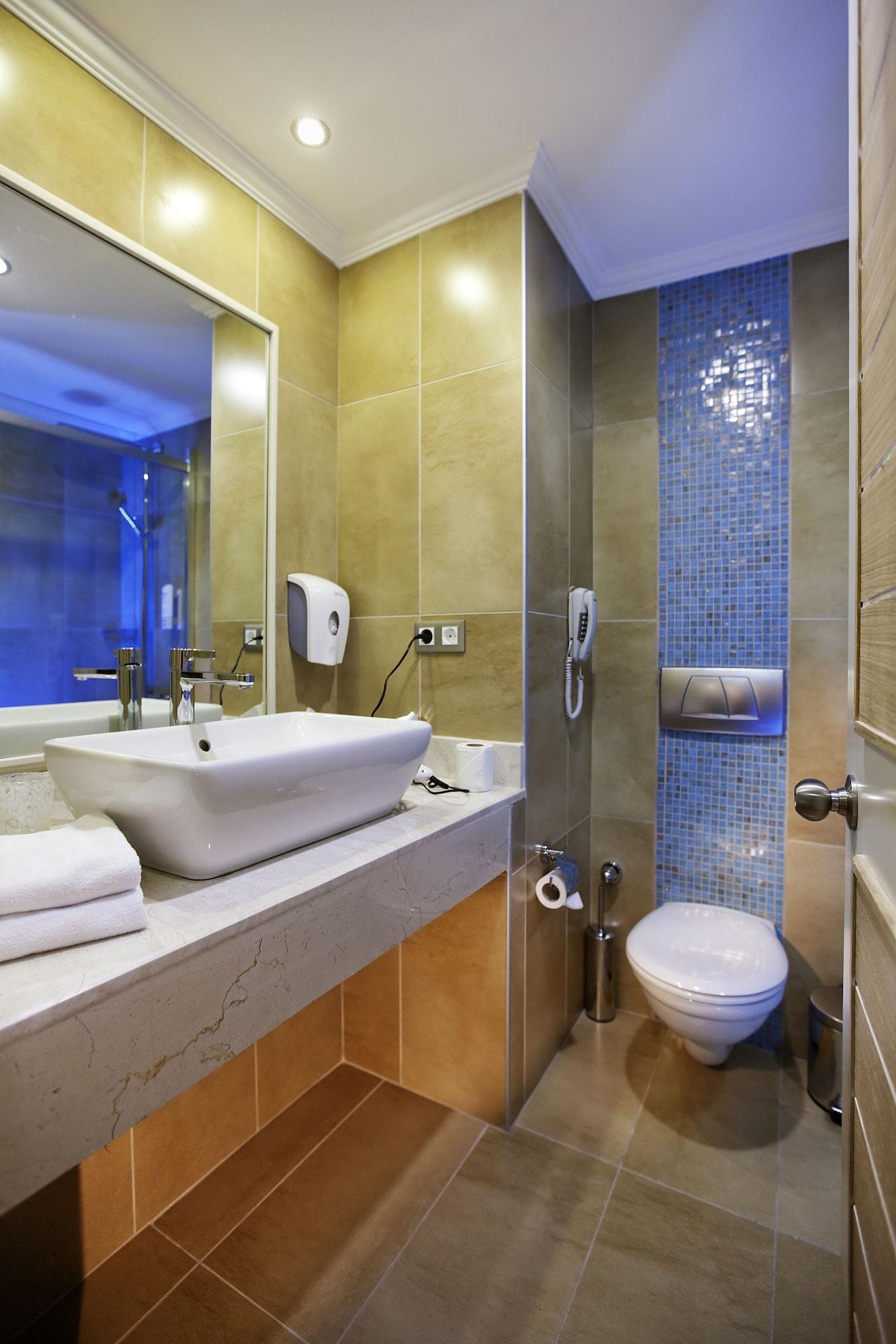 Quadas - Adult Only 4*