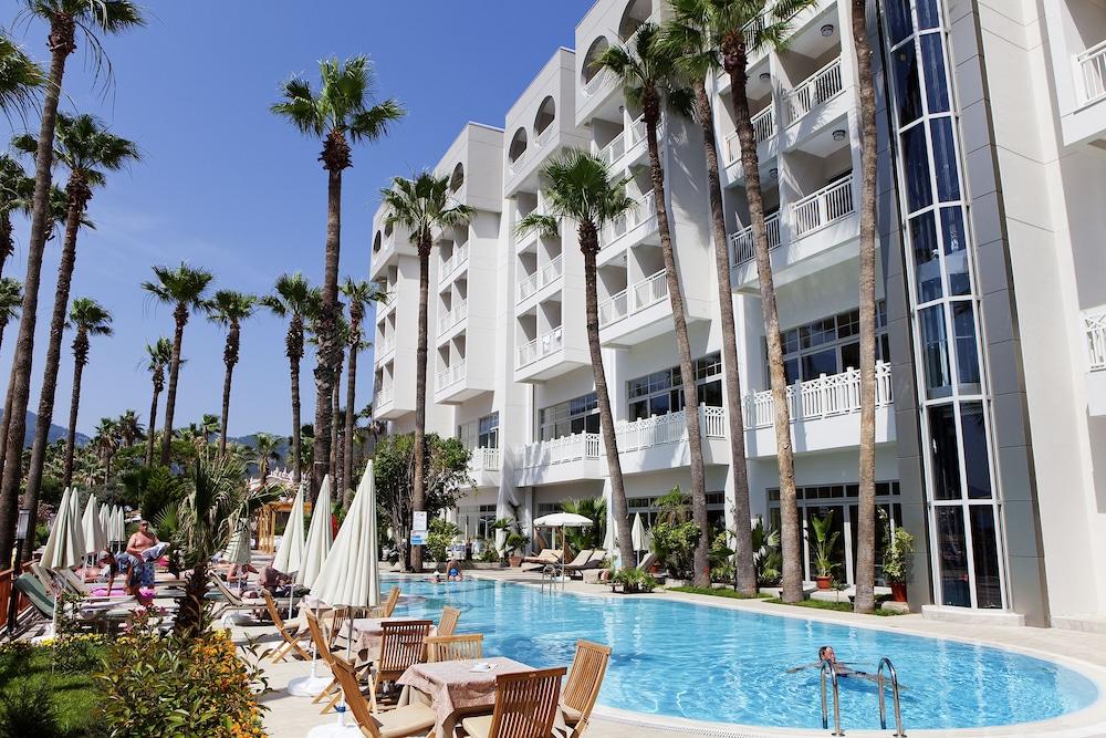 Quadas - Adult Only 4*