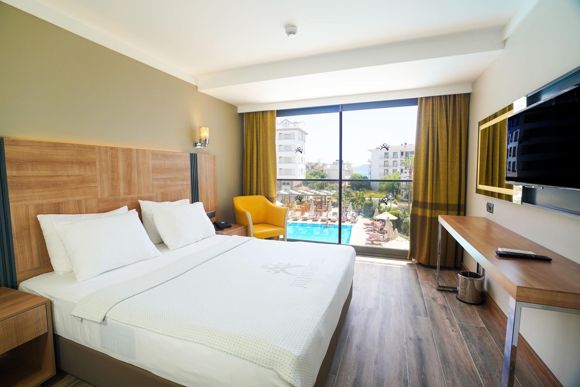Julian Club Hotel