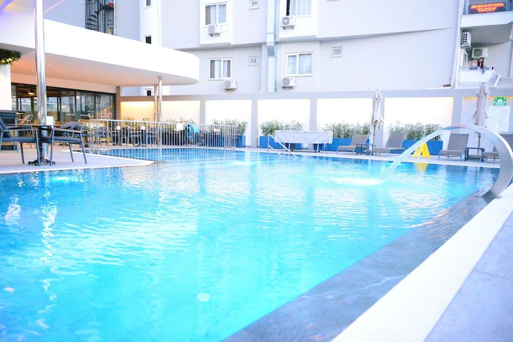 Oasis Hotel 3*