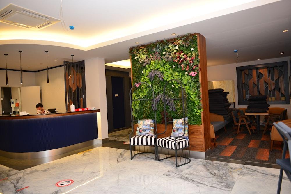 Oasis Hotel