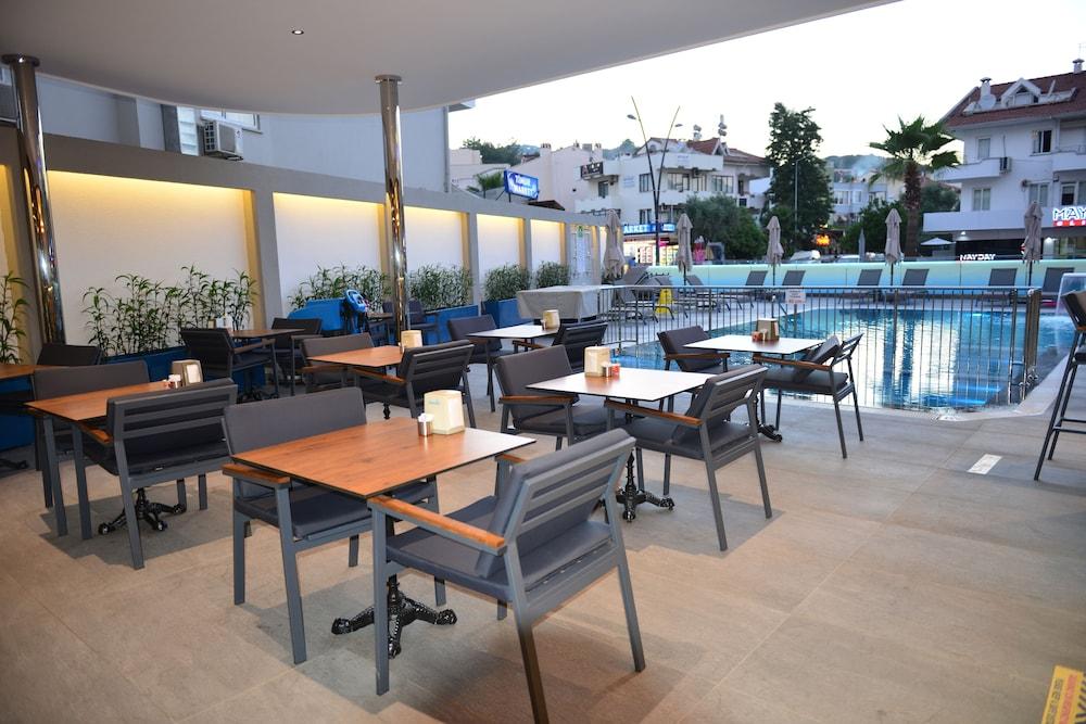 Oasis Hotel