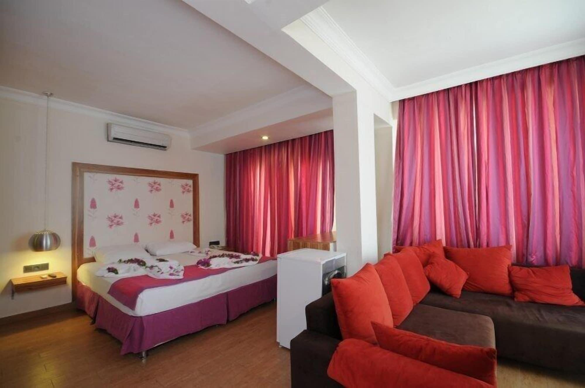 Cle Boutique Hotel 4*