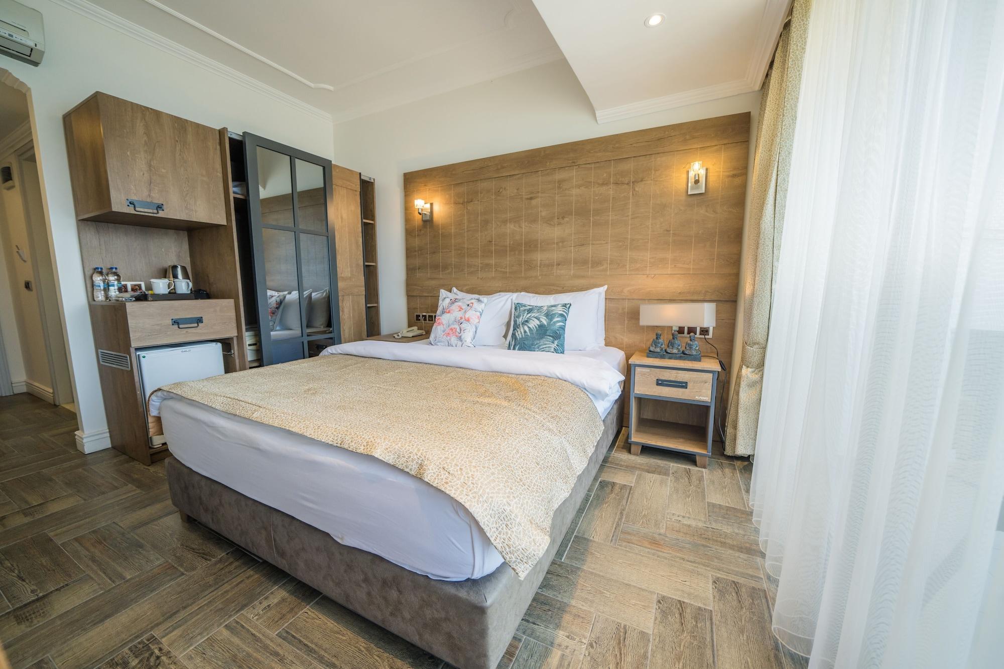 Aurasia Hotel 3*